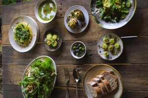 ヴィーガンは老ける？それとも若返る？美容内科医が注意点を解説