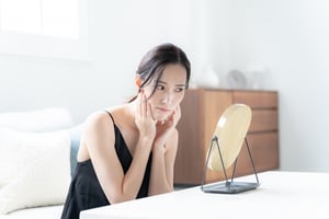 バッカルファット除去で頬がこけるって本当?医師がリスクと適応を解説【ビアンカクリニック】