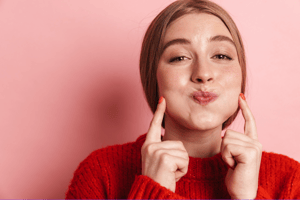 バッカルファット除去で頬がこけるって本当?医師がリスクと適応を解説【ビアンカクリニック】